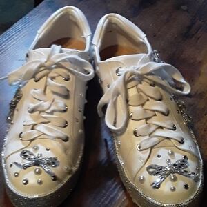 NWOT INC Sz 7M Stunning Bling Bling White With Silver Accents Amazing Shoes